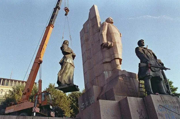 Демонтаж пам'ятника Леніну, Київ, 30 років Незалежності, як змінився Київ за 30 років 