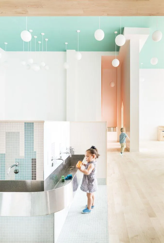 Дім поза домом: як виглядає сучасний дитячий садок в Брукліні Дім поза домом: як виглядає сучасний дитячий садок в Брукліні