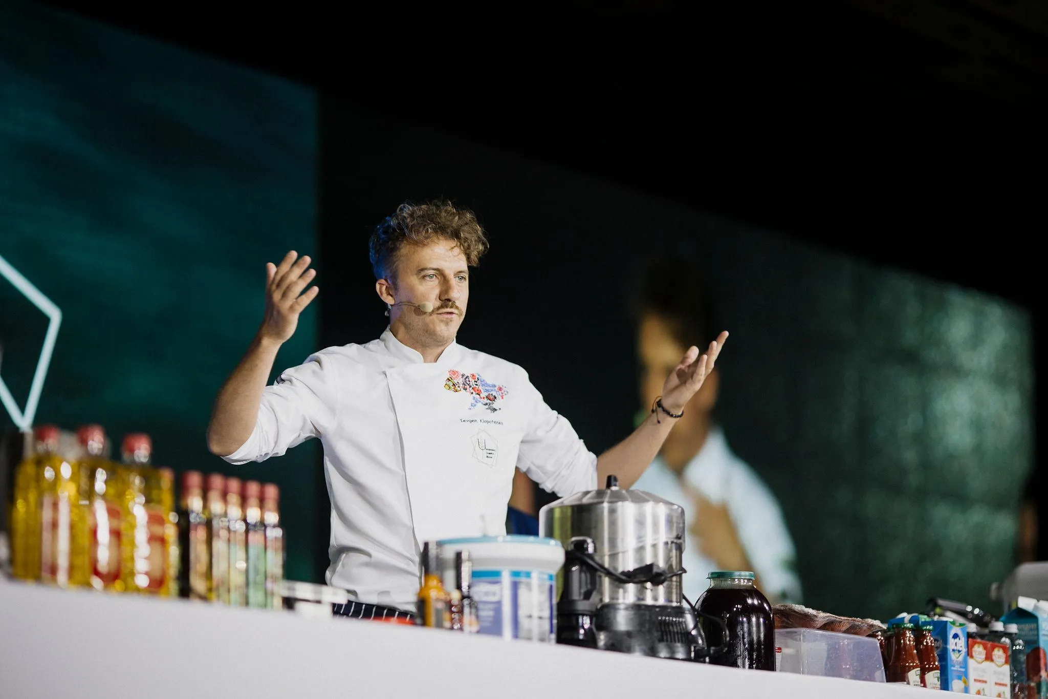 Євген Клопотенко приготував коронний борщ Євген Клопотенко приготував коронний борщ