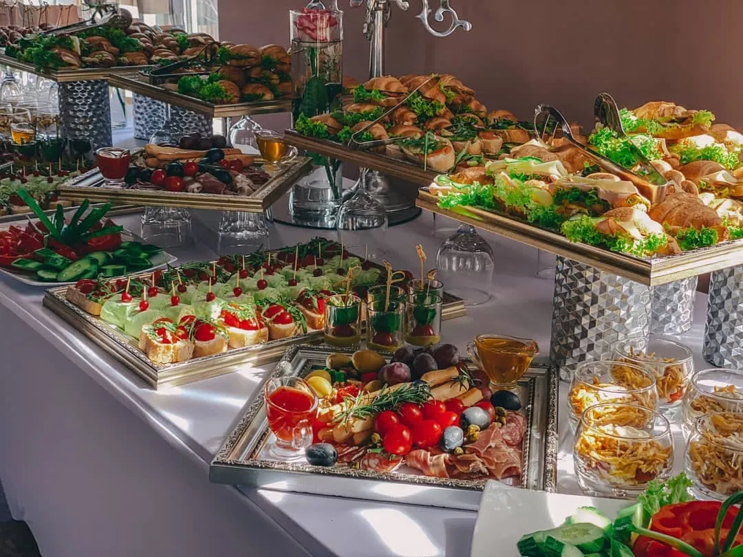 Весільні столи тепер виглядають дещо інакше Весільні столи тепер виглядають дещо інакше