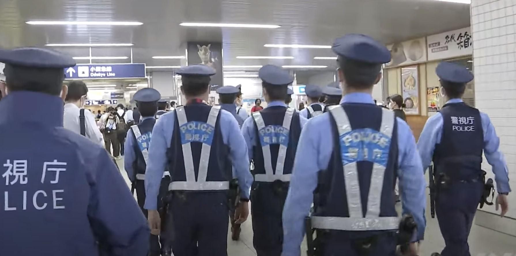 У Токіо чоловік з ножем поранив 4 пасажирів метро