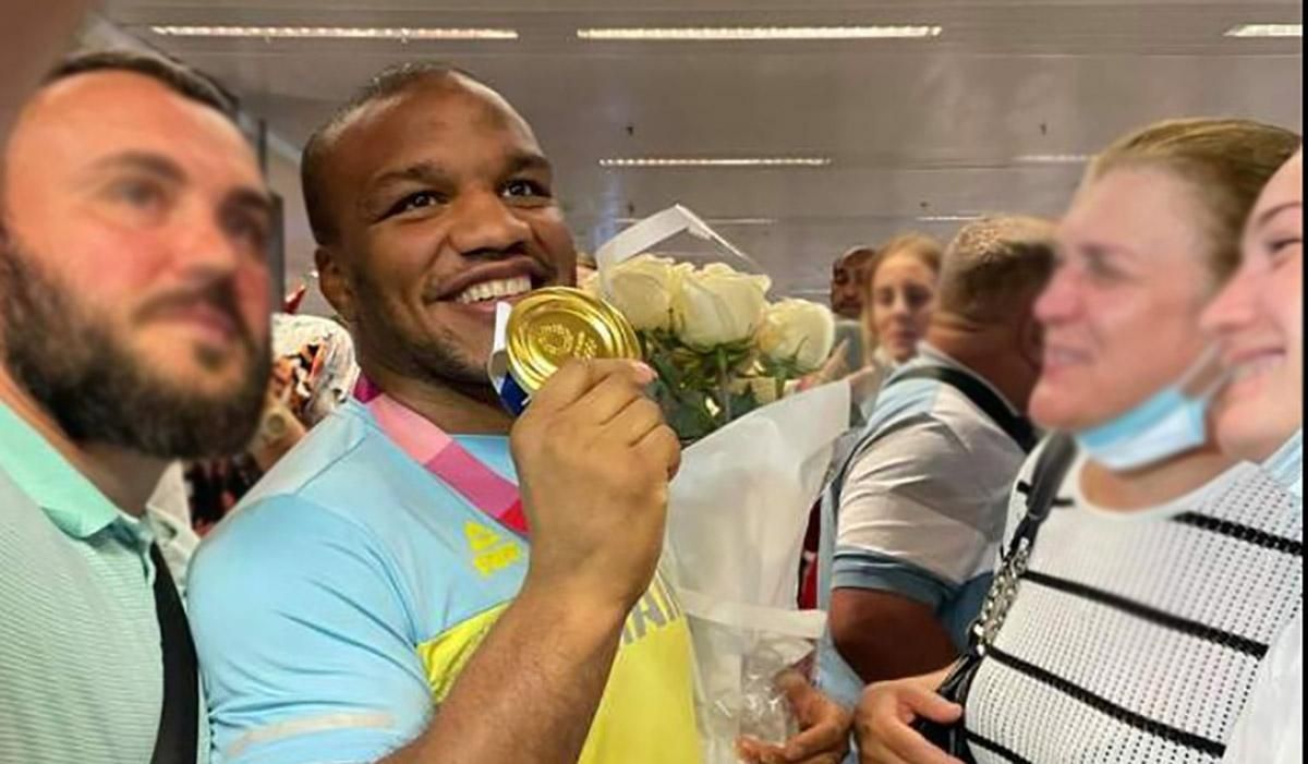 У Києві зустріли переможців Олімпіади Беленюка і Насібова У Києві зустріли переможців Олімпіади Беленюка і Насібова