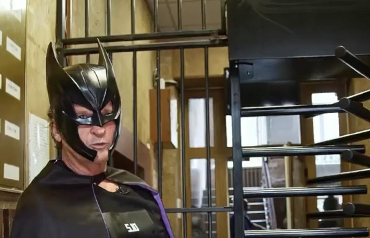 Бизнесмен Балашов пришел в полицию в костюме Бэтмена: видео 