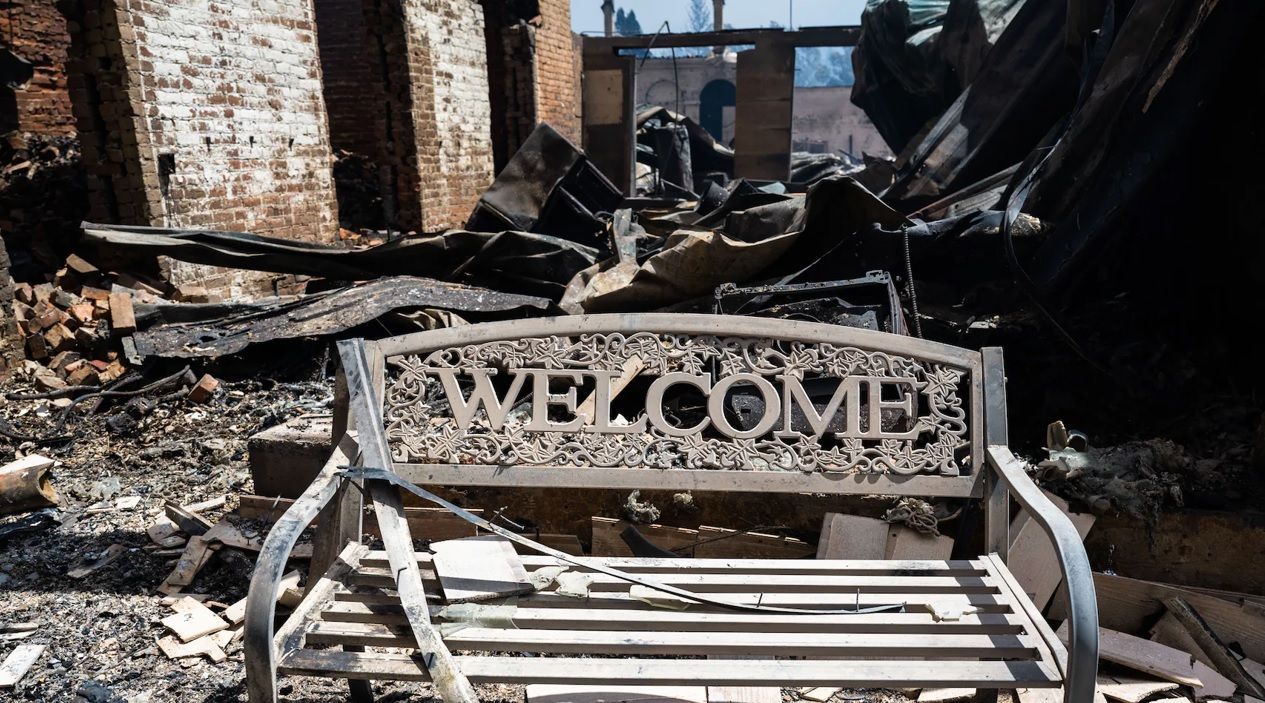 Пожар в Калифорнии: полностью выгорел город Гринвил - видео Пожар в Калифорнии: полностью выгорел город Гринвил - видео