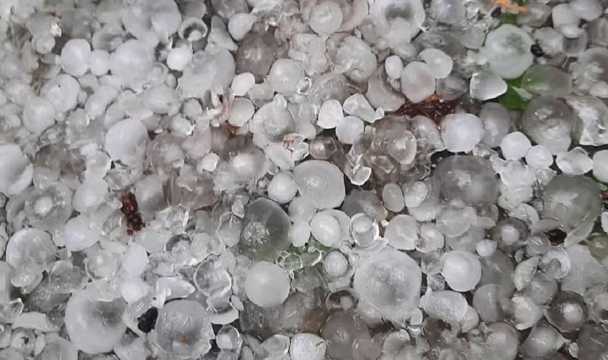 Харьков накрыл град: метеорологи назвали причину непогоды Харьков накрыл град: метеорологи назвали причину непогоды