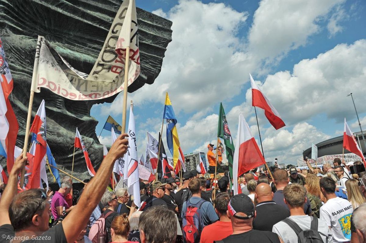 У Франції, Польщі та Іспанії протестують антивакцинатори