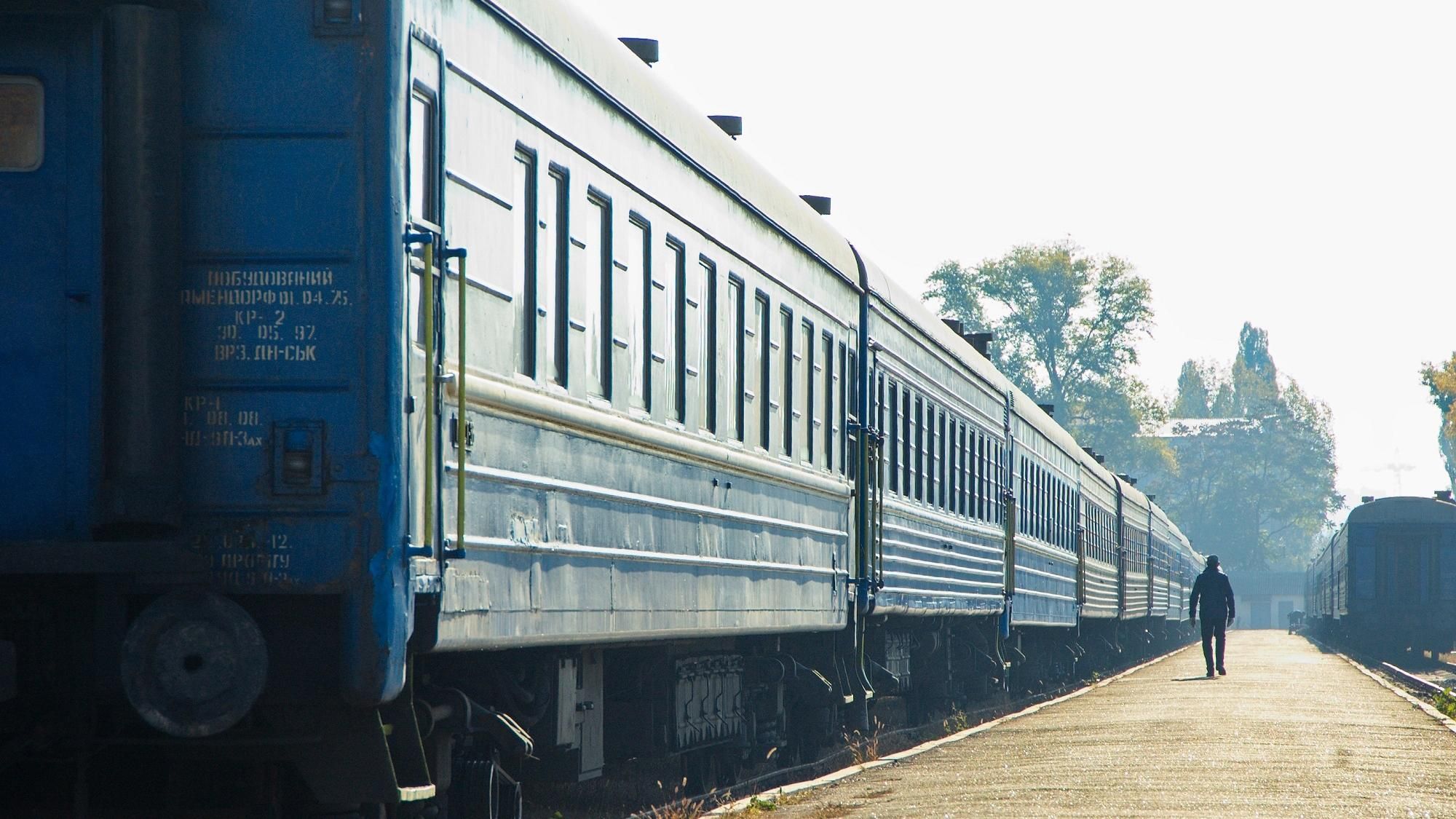 Біля Тернополя зійшов з рейок локомотив і перший вагон поїзда Рахів – Київ: що відомо