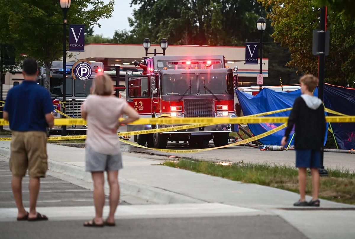 В США самолет упал прямо на жилой дом: есть погибшие - фото В США самолет упал прямо на жилой дом: есть погибшие - фото