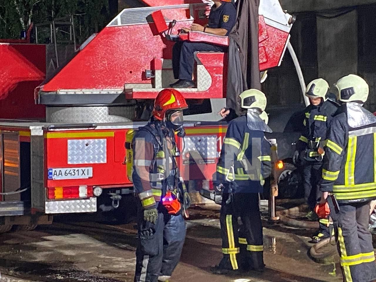 У Києві 8 серпня 2021 спалахнула пожежа у закинутій будівлі: фото У Києві 8 серпня 2021 спалахнула пожежа у закинутій будівлі: фото