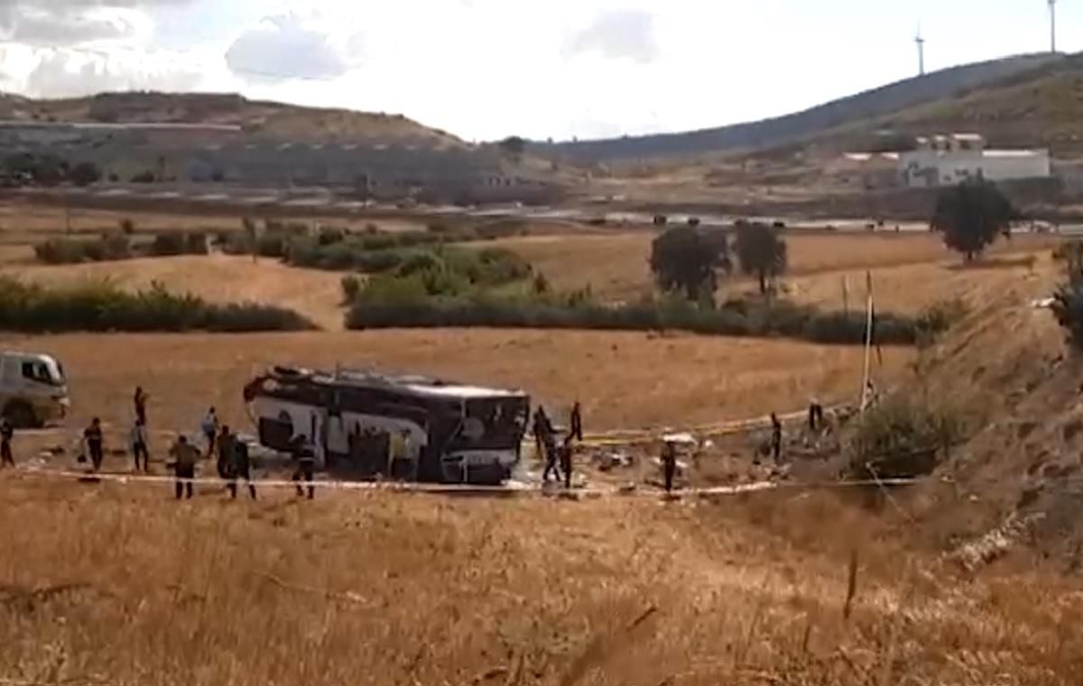 В Турции перевернулся пассажирский автобус: десятки погибших В Турции перевернулся пассажирский автобус: десятки погибших