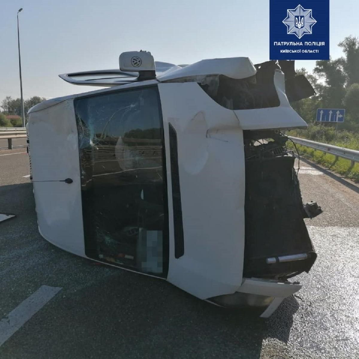 Під Києвом сталася карколомна ДТП з маршруткою Під Києвом сталася карколомна ДТП з маршруткою
