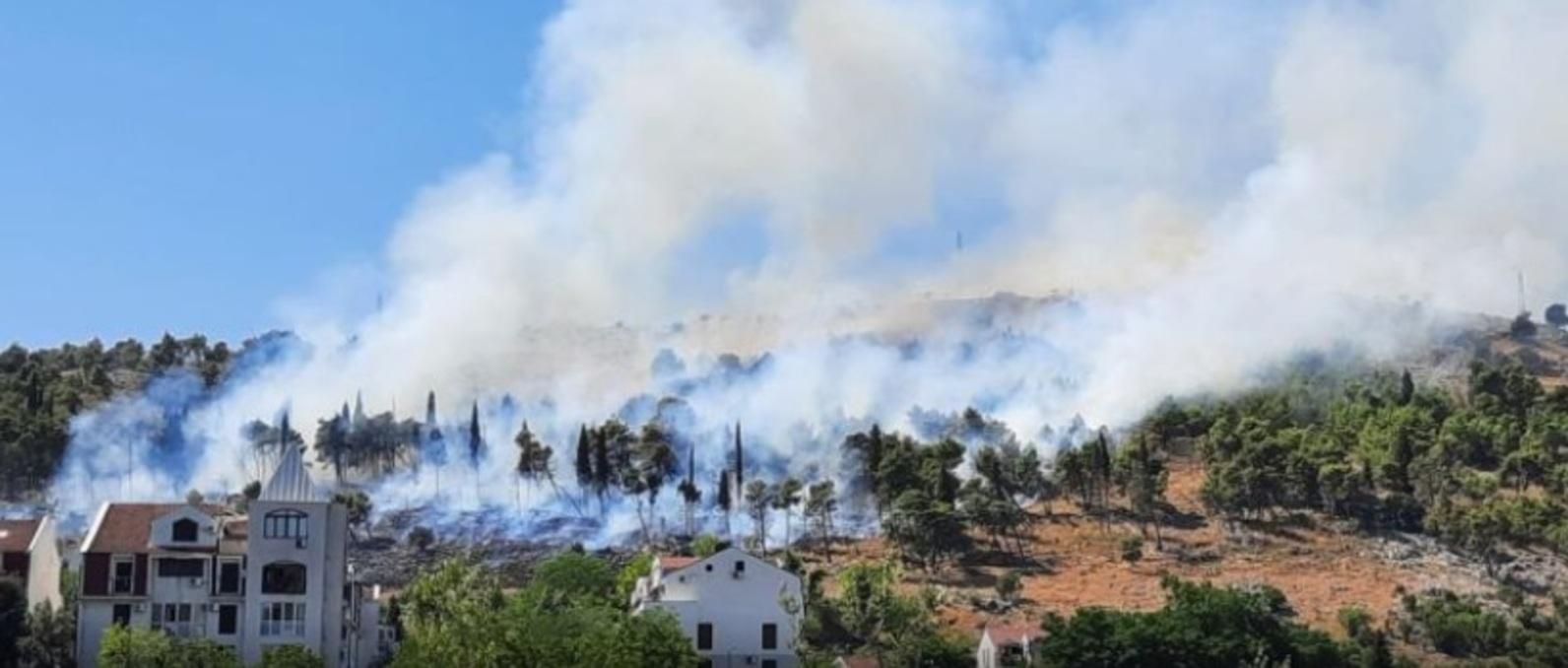 Ще одна курортна країна у вогні: пожежа спалахнула у Чорногорії