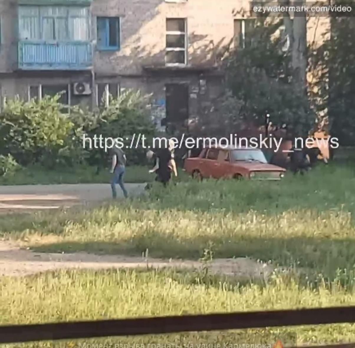 Чоловік підірвався на гранаті у Кривому Розі: відео вибуху Чоловік підірвався на гранаті у Кривому Розі: відео вибуху