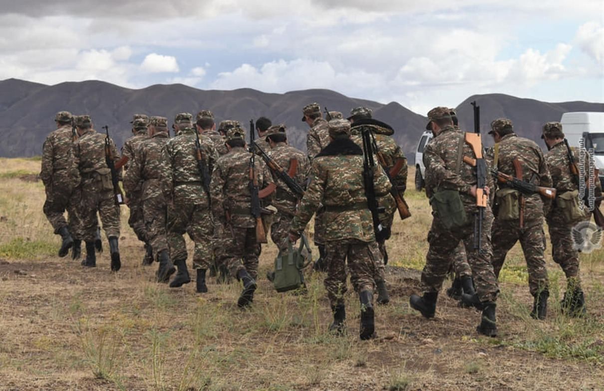 Армения и Азербайджан снова обменялись обвинениями в обстрелах