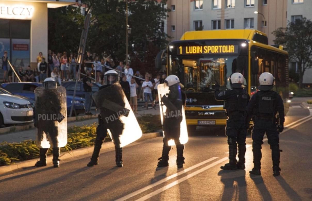 Протести в Любіні через смерть чоловіка у поліції: відео, фото Протести в Любіні через смерть чоловіка у поліції: відео, фото