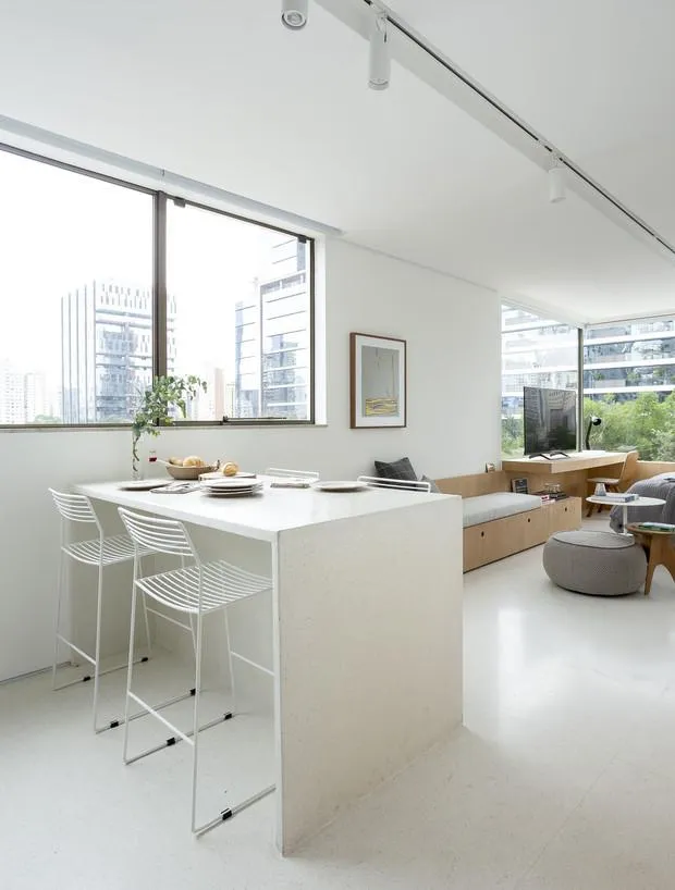 Стільниця розділяє простір Стільниця розділяє простір