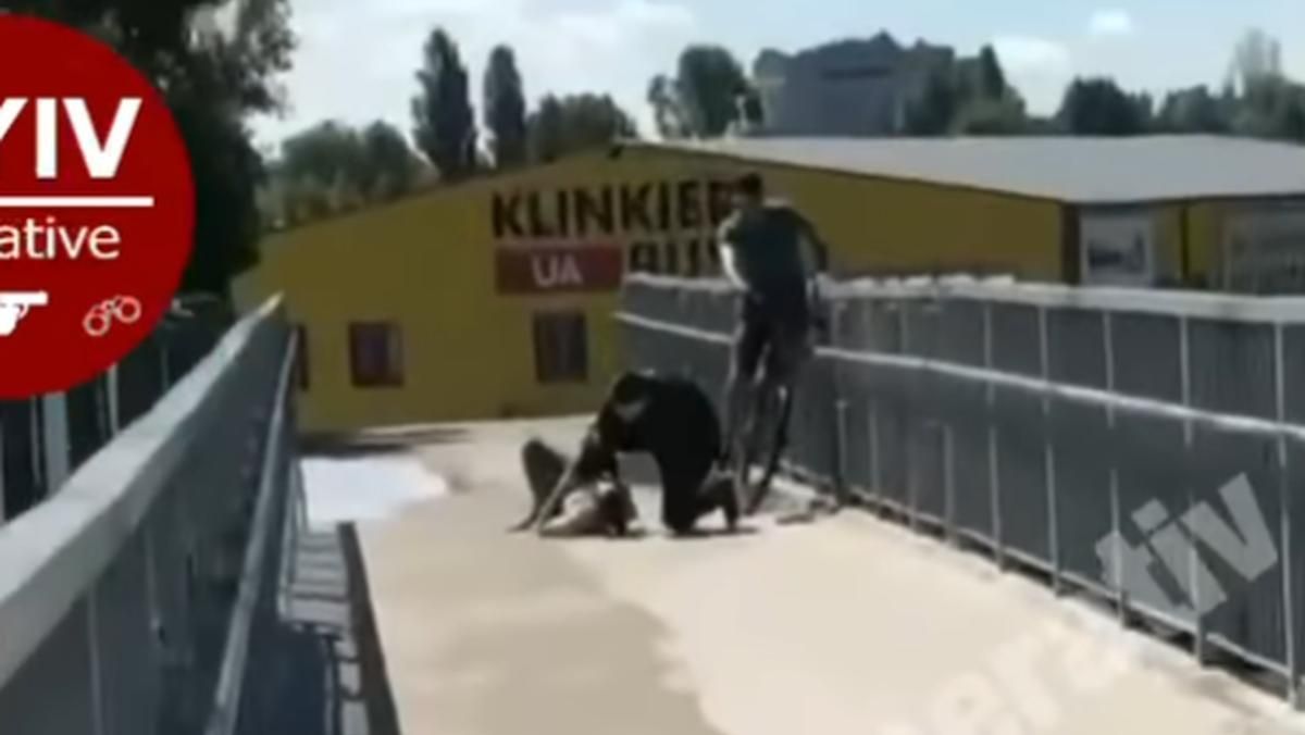 Под Киевом байкер спас девушку, которая хотела покончить с собой Под Киевом байкер спас девушку, которая хотела покончить с собой