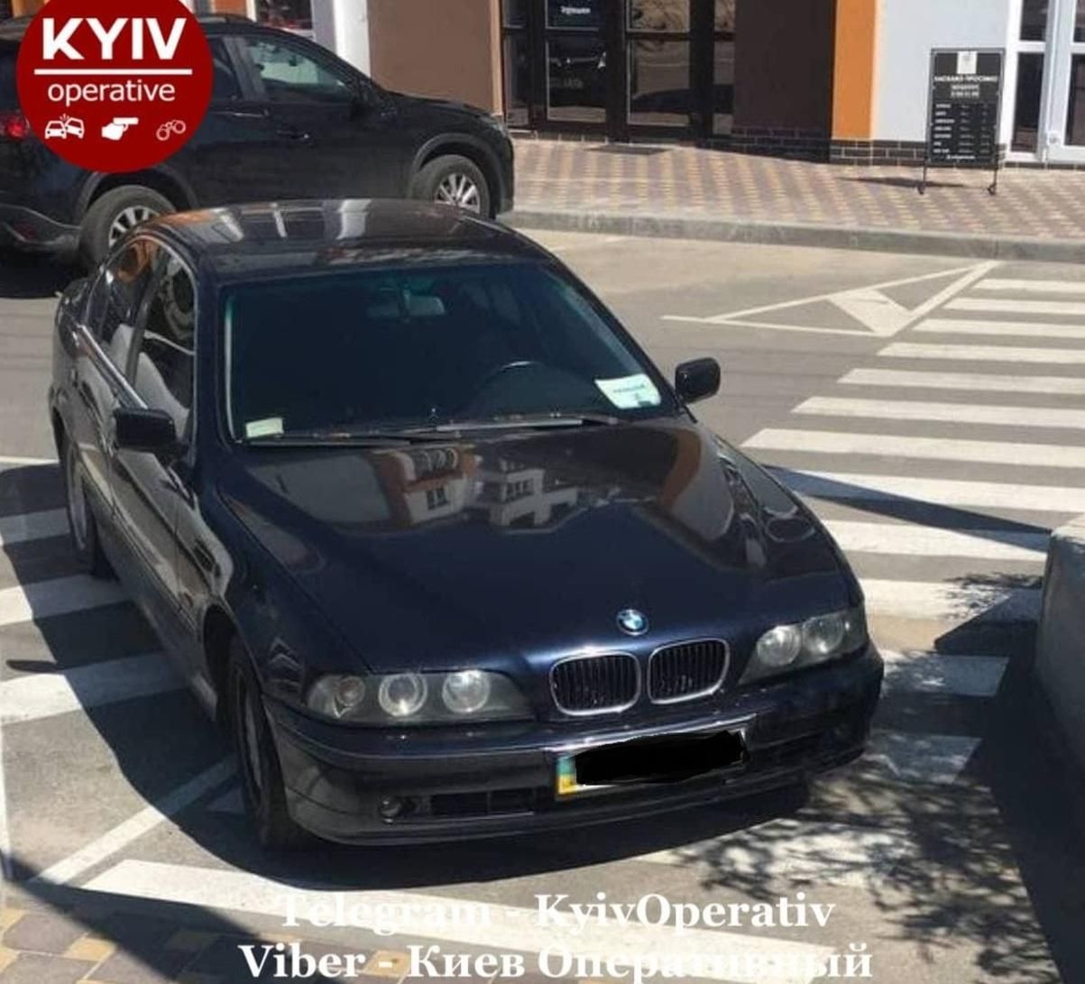 Запаркувався на переході: журналіст каналу Україна грубо порушив ПДР Запаркувався на переході: журналіст каналу Україна грубо порушив ПДР