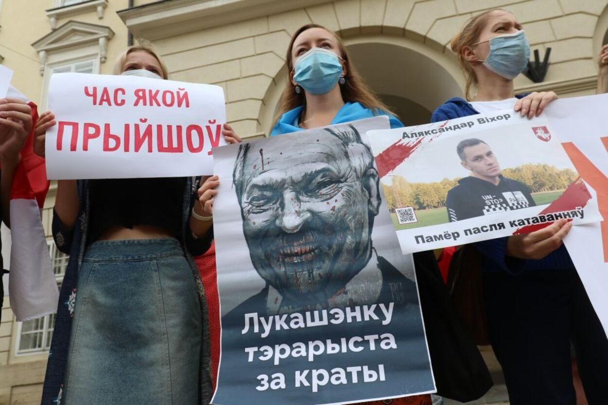 Свободу політв'язням: у Львові вшанували річницю протестів у Білорусі – фото і відео