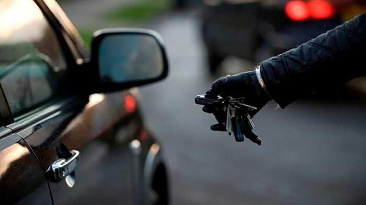 Хлопнули по сідницях: у Росії юний злодій помер з переляку Хлопнули по сідницях: у Росії юний злодій помер з переляку