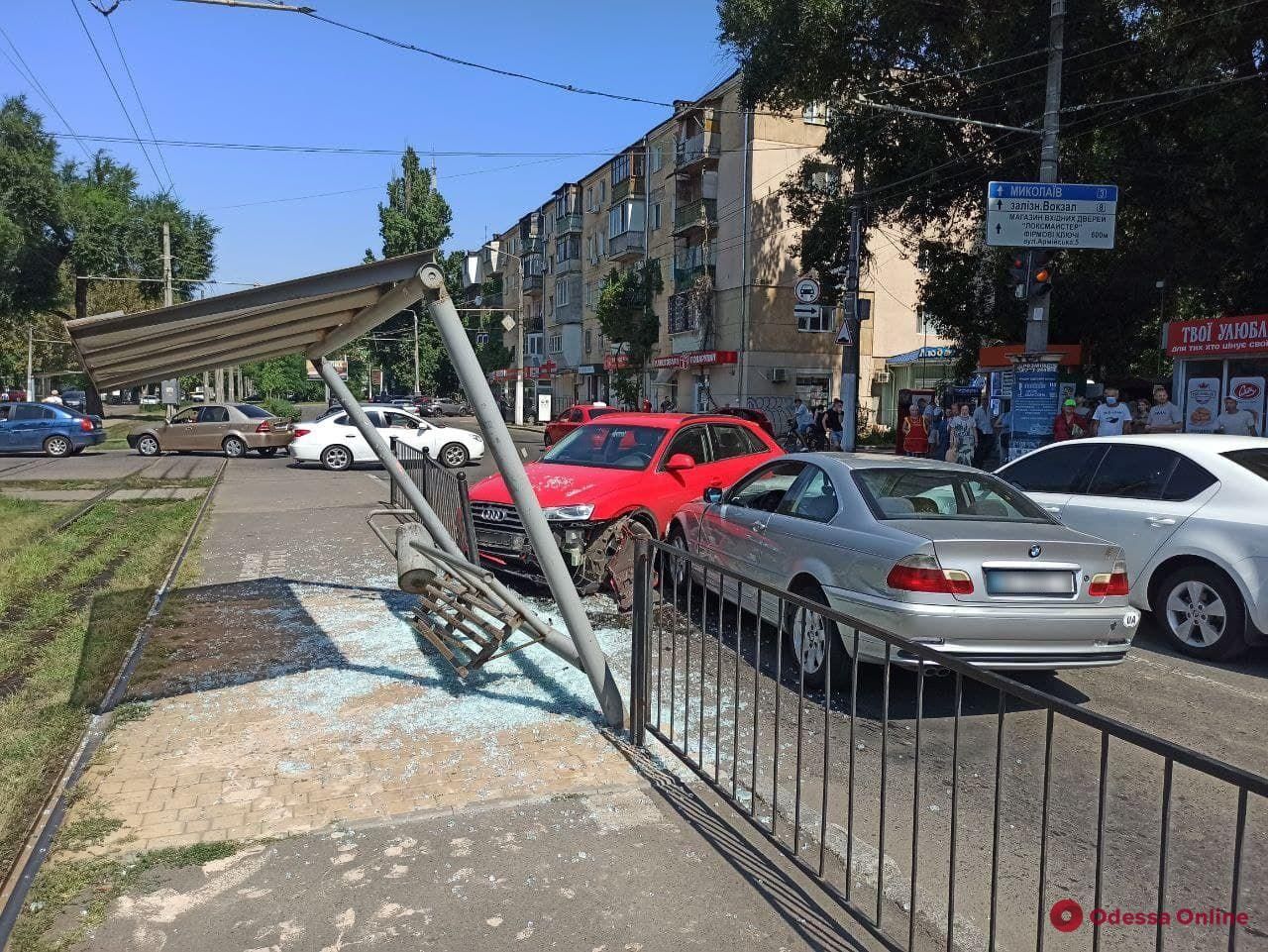 У Одесі 10 серпня 2021 року зіткнулися 4 авто: є постраждалий