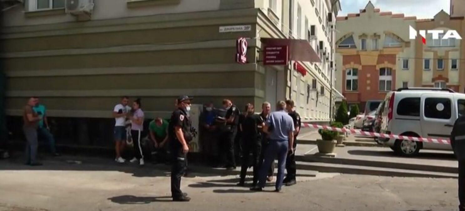 Поліція перекрила вулицю біля ТРЦ Forum Lviv: яка причина