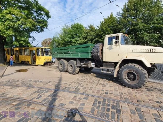 У Львові не курсує більшість трамваїв: деталі аварії на високовольтній лінії в депо У Львові не курсує більшість трамваїв: деталі аварії на високовольтній лінії в депо