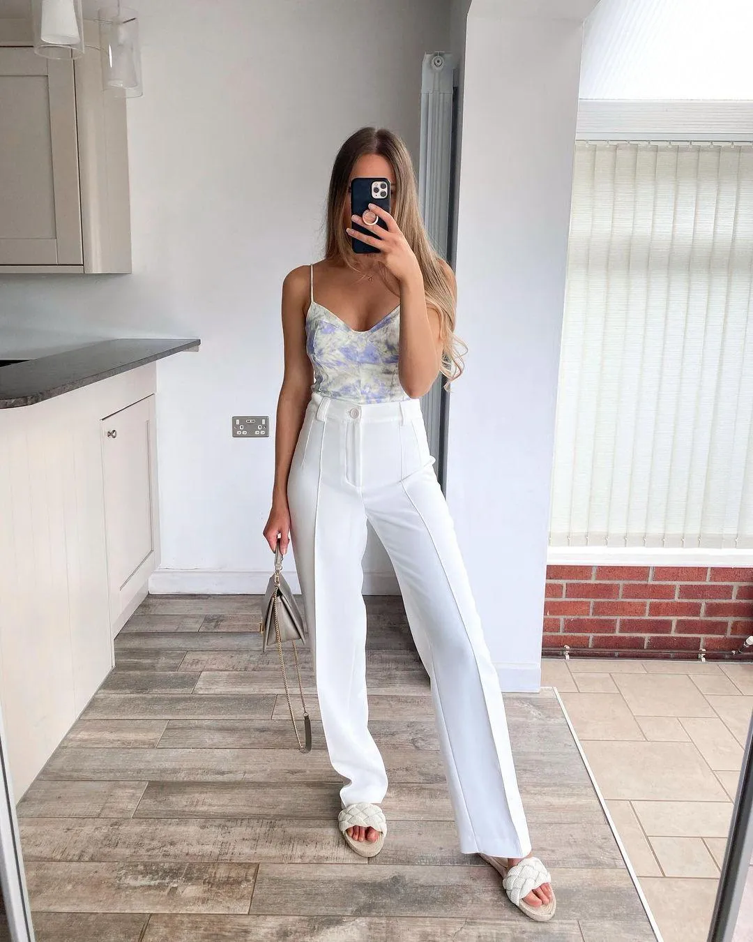Модні образи з білими штанами Модні образи з білими штанами