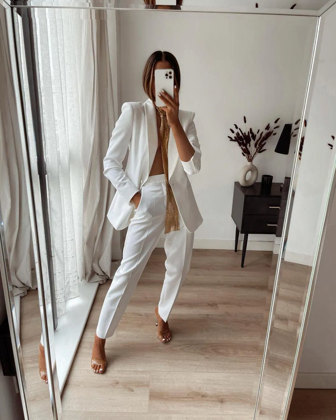 Модні образи з білими штанами Модні образи з білими штанами