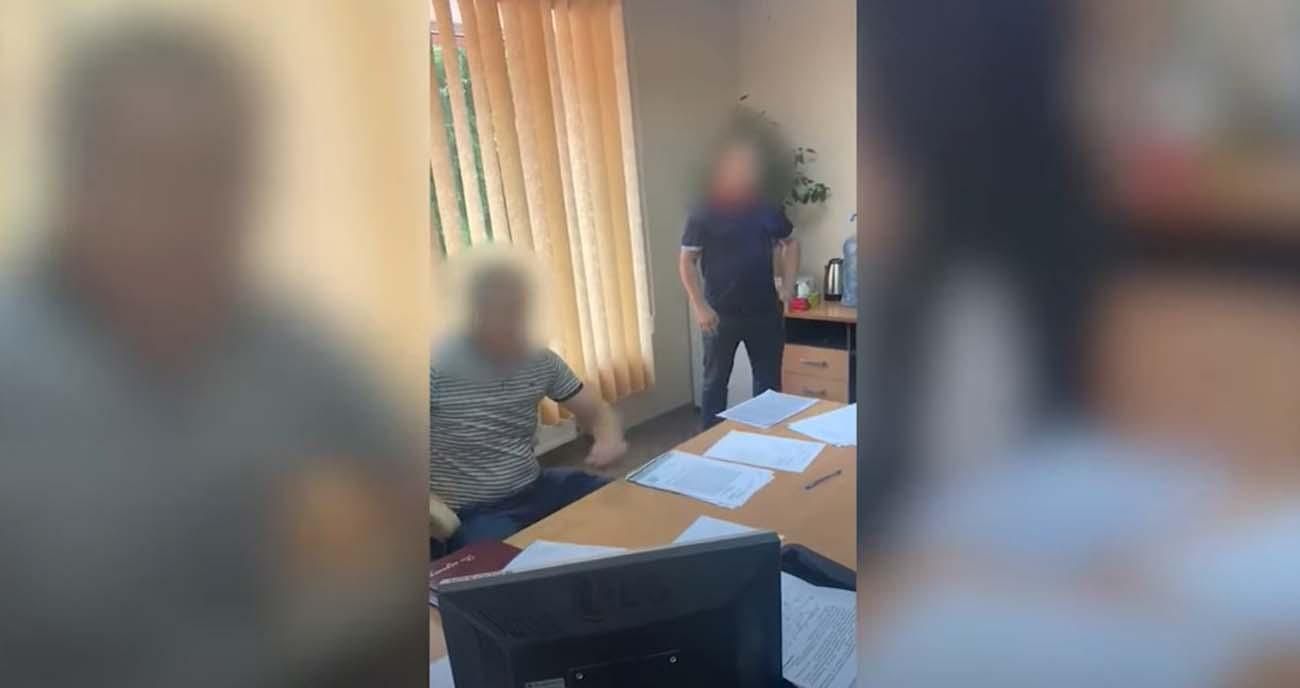 ДБР викрило на хабарі чиновника Держпродспоживслужби: фото, відео ДБР викрило на хабарі чиновника Держпродспоживслужби: фото, відео