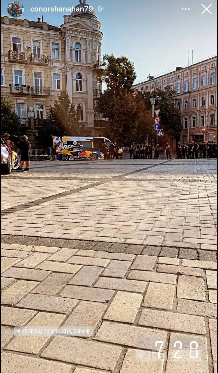 Поліцейські спостерігали за дрифтом на Софіївській площі