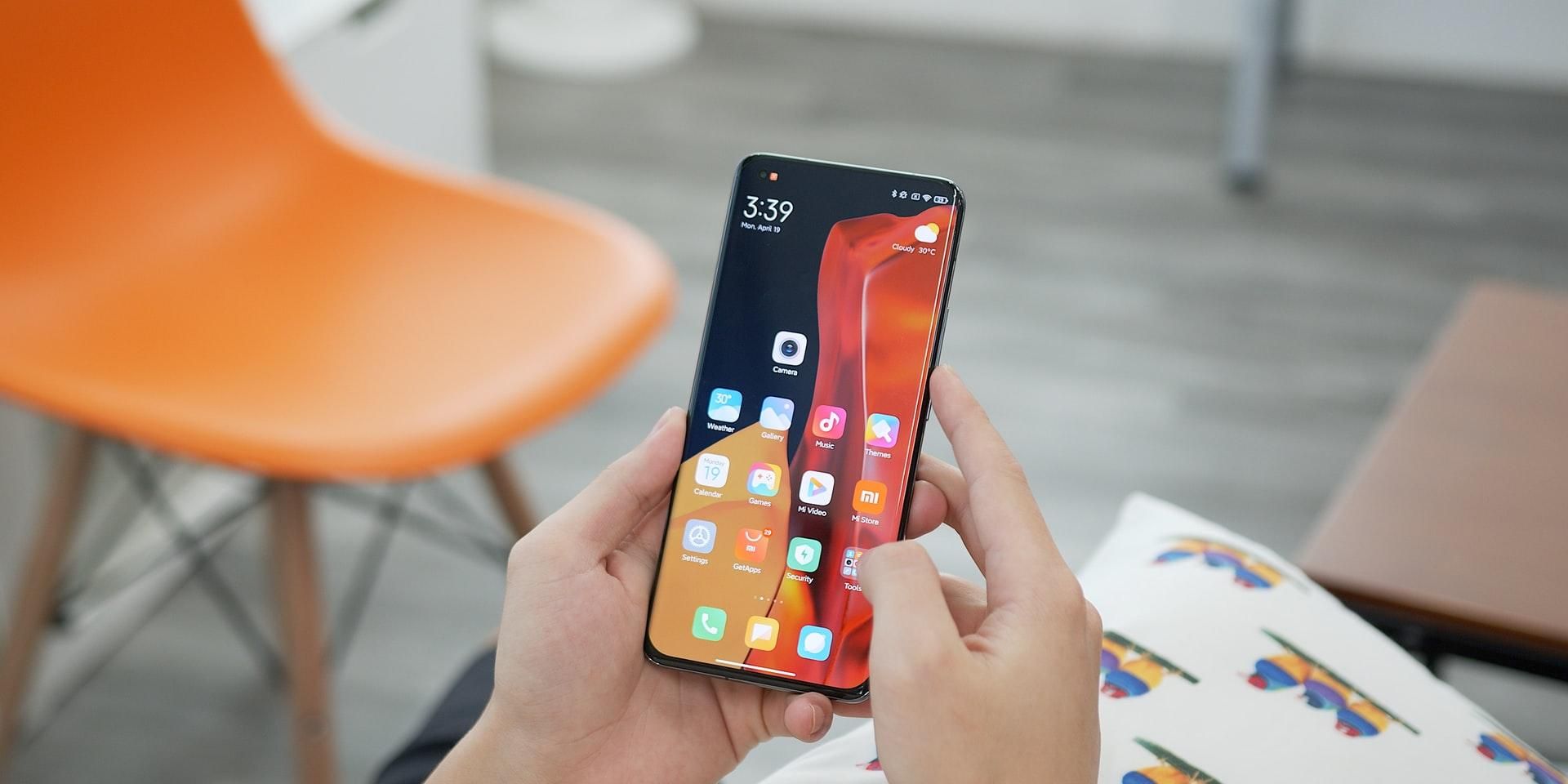 Xiaomi роздає гроші покупцям свого першого смартфона Mi 1