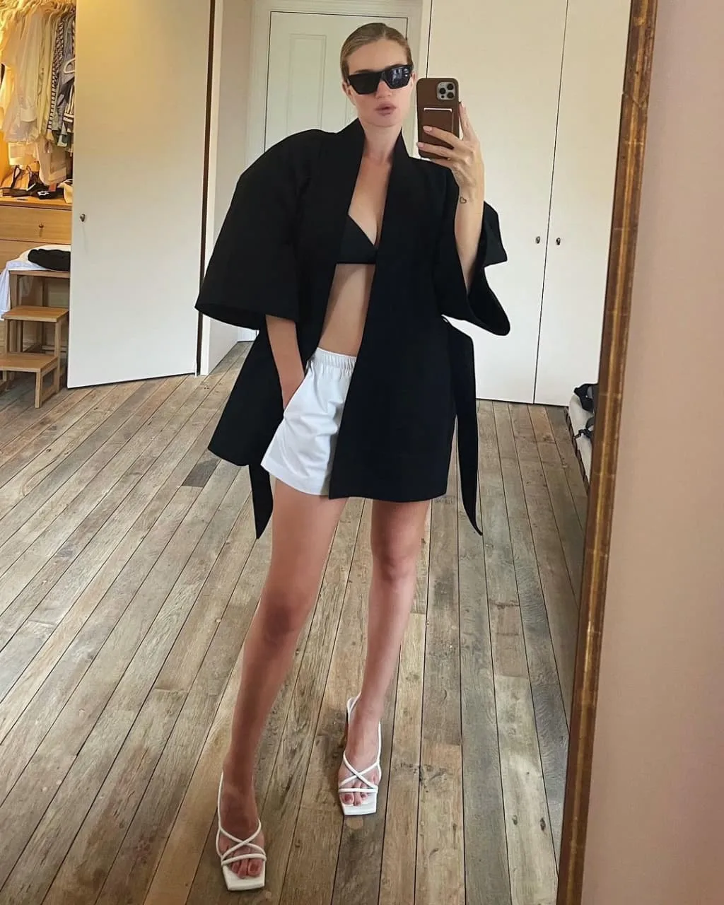 Стильний образ інфлюенсерки розі гантінгтон вайтлі Стильний образ інфлюенсерки розі гантінгтон вайтлі