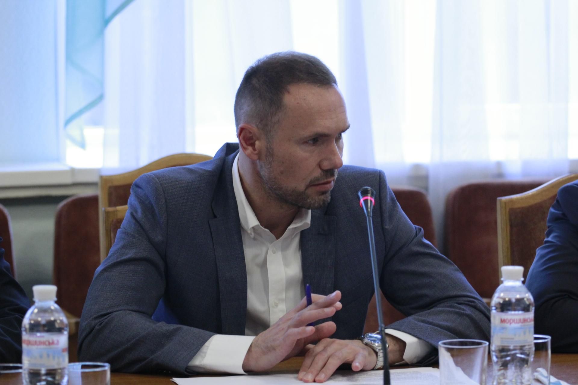 Зарплата викладачів – 4 тисячі доларів, і вчителям піднімуть зарплату Зарплата викладачів – 4 тисячі доларів, і вчителям піднімуть зарплату