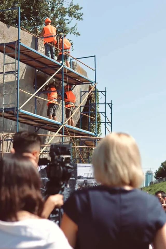 На Байковому кладовищі відновлюють Стіну пам'яті На Байковому кладовищі відновлюють Стіну пам'яті