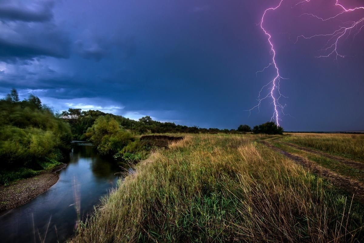 В Украину идет непогода: где ожидают грозы и шквалы 12 августа 2021 В Украину идет непогода: где ожидают грозы и шквалы 12 августа 2021
