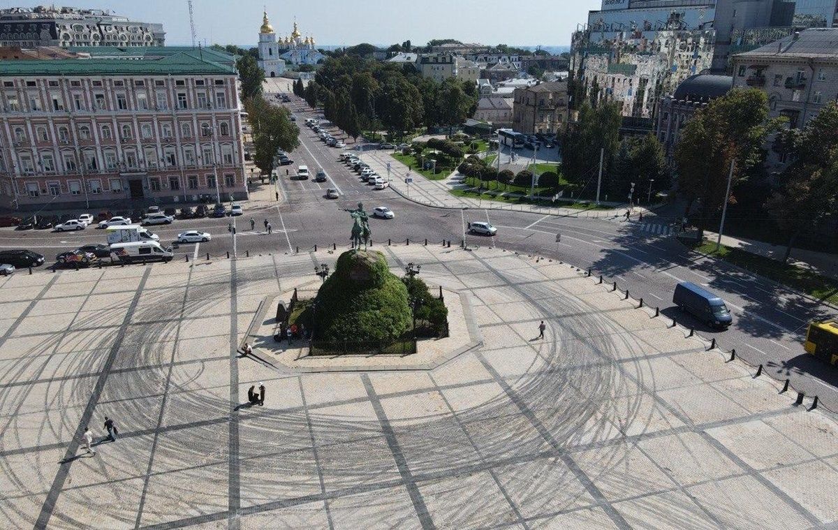 Заповідник Софія Київська не дозволяв на дрифт автомобілів на площі