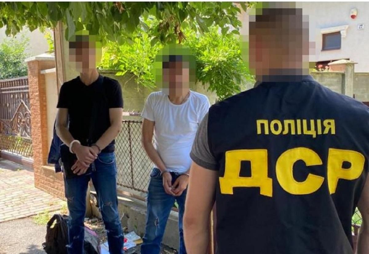 На Закарпатті затримали банду серійних грабіжників: фото На Закарпатті затримали банду серійних грабіжників: фото
