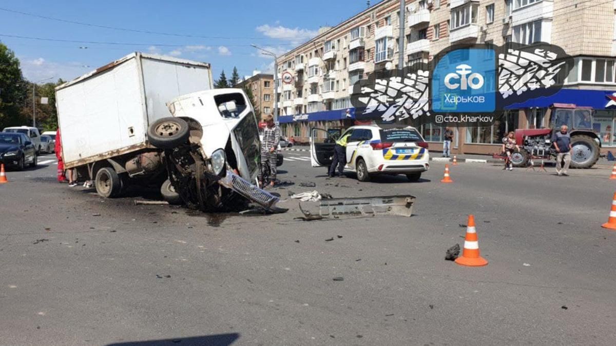 Газелі відірвало кузов після ДТП в Харкові 12.08.2021: відео, фото