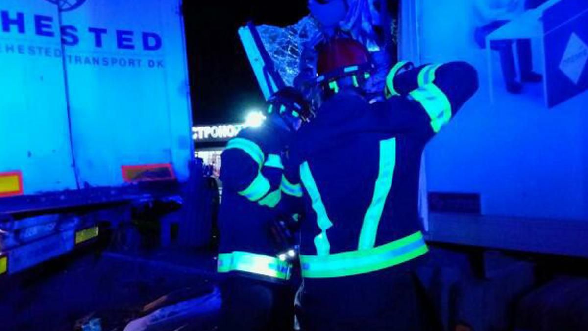 На Київщині зіткнулись 2 вантажівки: загинув один водій На Київщині зіткнулись 2 вантажівки: загинув один водій