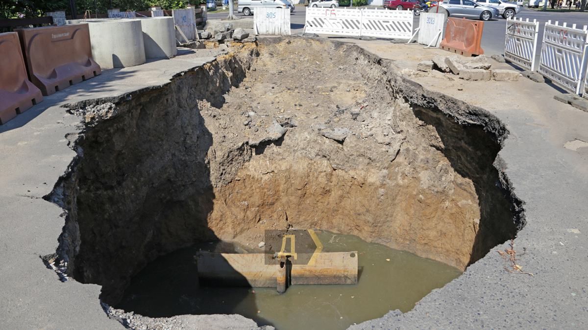 Заполненные стоками пропасть на Петрова в Одессе фото Заполненные стоками пропасть на Петрова в Одессе фото