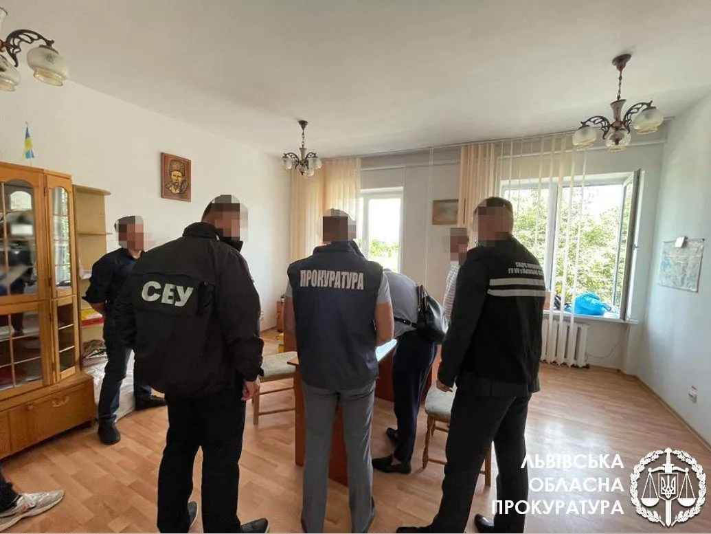 СБУ спіймала на хабарях 2 працівників Львівгазу: фото СБУ спіймала на хабарях 2 працівників Львівгазу: фото