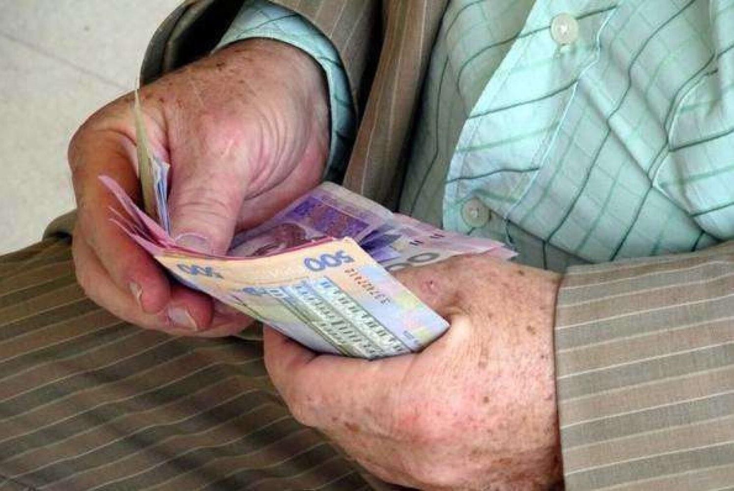 На Житомирщине мошенники выманили у дедушки 90 тисяч гривен