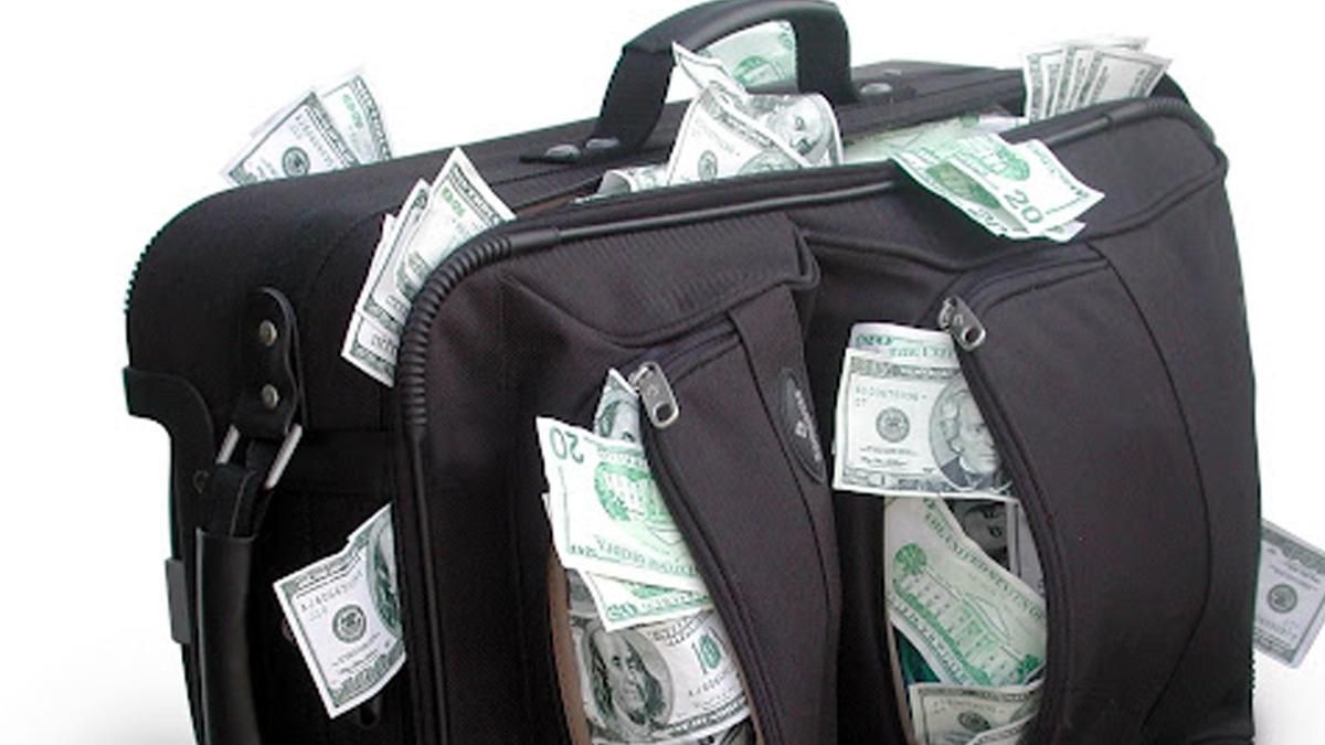 В центре Киева у мужчины отобрали сумку: там было около 3 млн В центре Киева у мужчины отобрали сумку: там было около 3 млн