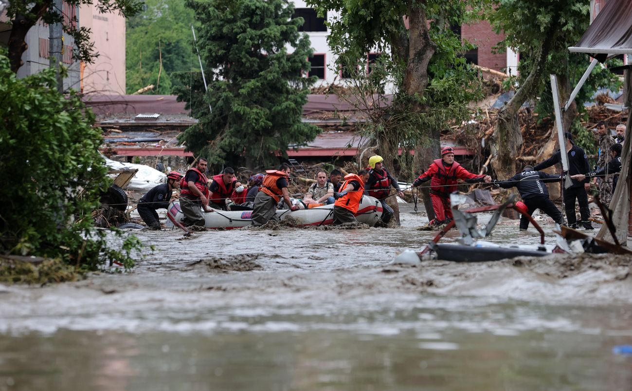 Велика вода у Туреччині: кількість жертв повеней зросла Велика вода у Туреччині: кількість жертв повеней зросла