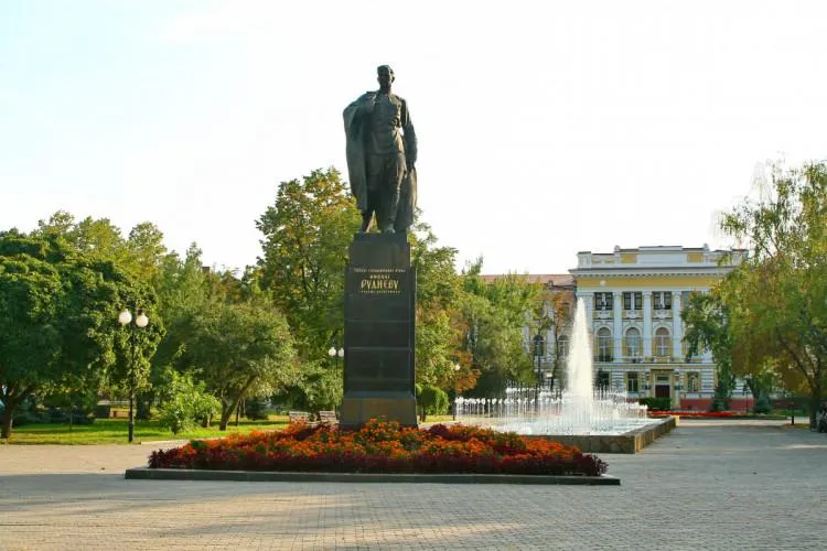 Площа Героїв Небесної Сотні 1991 Харків Як змінилась за 30 років