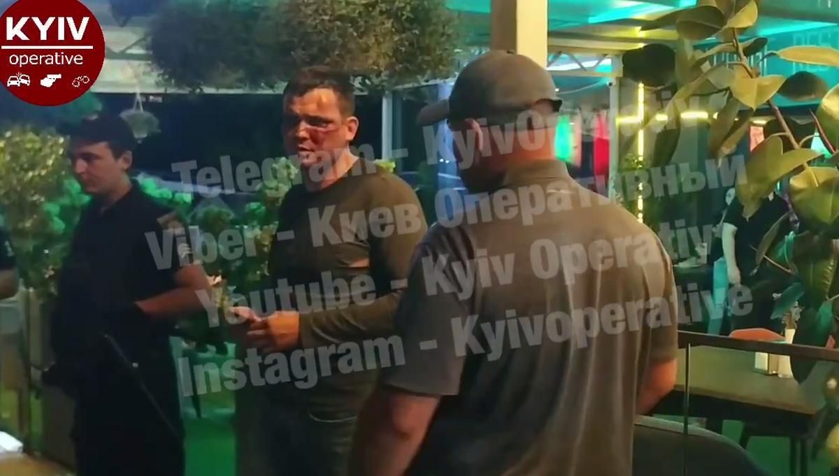 В ресторане киевской гостиницы мужчина устроил стрельбу В ресторане киевской гостиницы мужчина устроил стрельбу