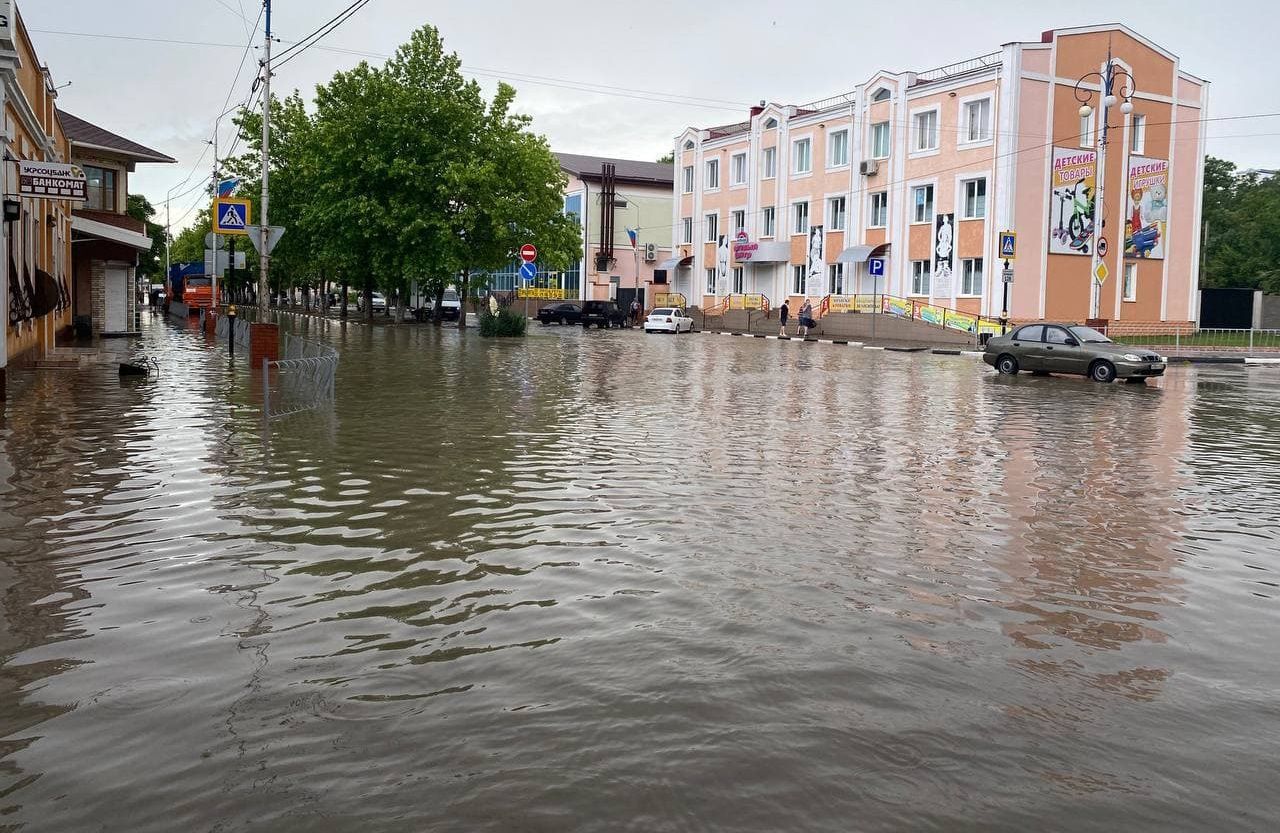 Окуповане місто Керч затопило: жителів готують до евакуації