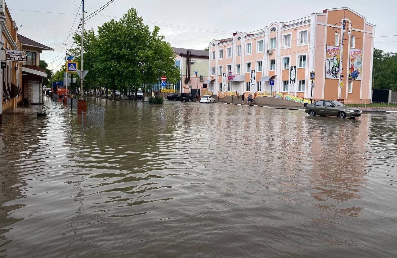 Оккупированный город Керчь затопило: жителей готовят к эвакуации