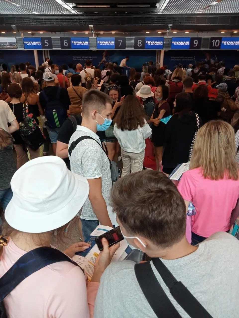 Борт Ryanair залишив пасажирів у Борисполі та вилетів до Кракова